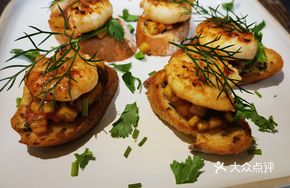 Mango Shrimp Garlic Puff