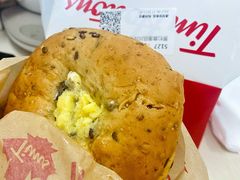 黑松露菌菇滑蛋贝果-Tims天好咖啡(河西万象城店)