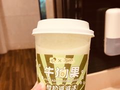牛油果酸奶波波冰-喜茶(迪士尼小镇DP店)