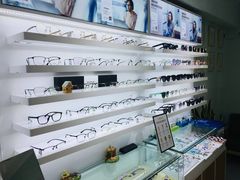 -视野联行眼镜•蔡司•依视路(温江店)