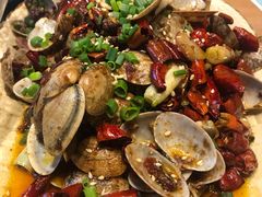 -临界音乐酒馆·小龙虾·江湖菜(华熙LIVE·鱼洞店)