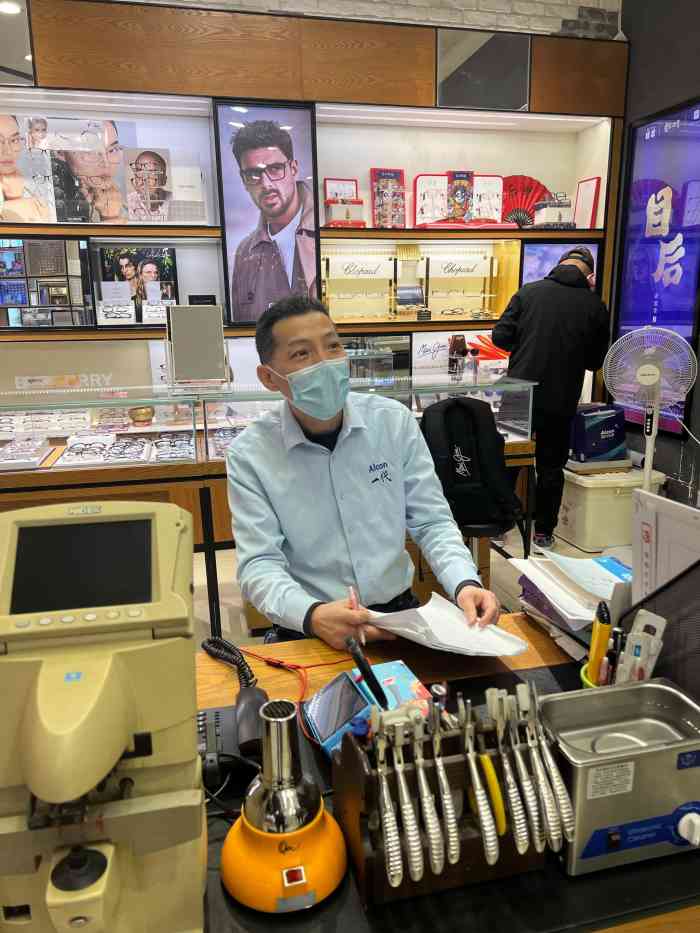 一代眼镜(合生汇店)-"去给儿子配97,服务非常好,验光师很专业.