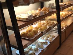 面包甜点陈列柜-顶东面包花园·生日蛋糕(香榭丽店)
