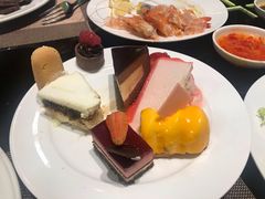 -大中华希尔顿酒店-念自助餐·嗨啤·小龙虾