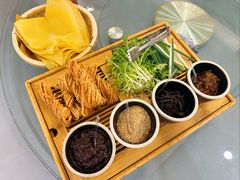 煎饼卷大葱-村长家的疙瘩汤·东营菜(东营茶城店)