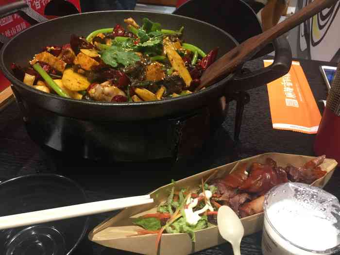 咪咕咪咕麻辣香锅(民乐园万达店)-"口味适中,麻辣味正宗,菜量多,服务
