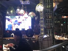 大堂-胡桃里音乐餐厅(陶溪川店)(川湘赣菜·世界百大酒庄直供红酒·音乐表演)