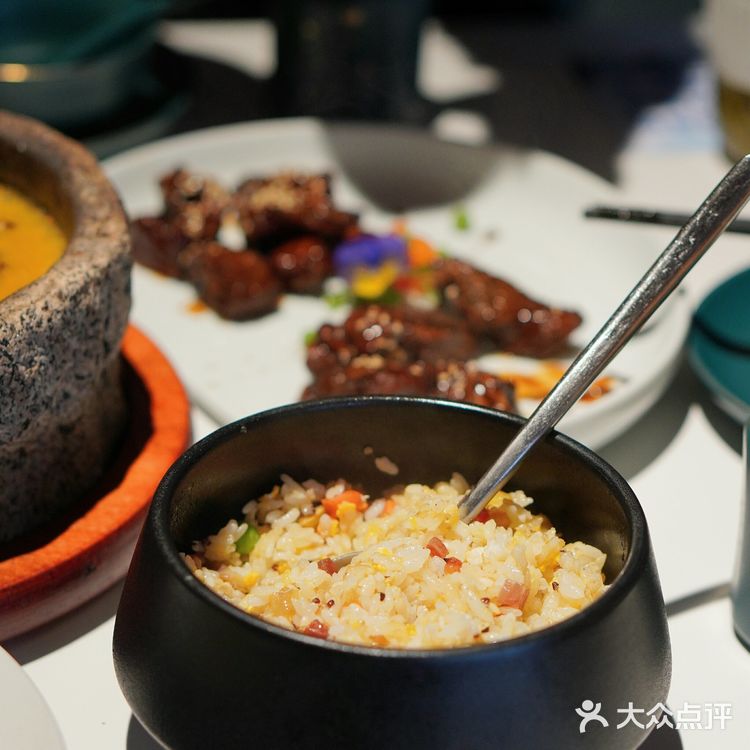 菠萝做咖喱，蟹粉配桃花❓也太会玩了