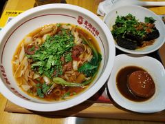 -呷佬·长沙手工米粉(金沙江路店)