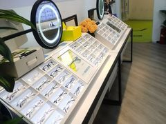 -天空之镜眼镜店蔡司依视路配镜授权零售店(望京颐堤港店)