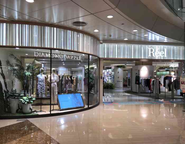 芮欧百货-"在深圳高档品牌汇集的万象城内,属於其中的.