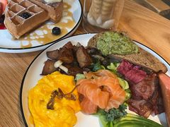 -Common Table · Brunch & Coffee