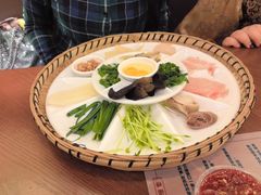-花馬肆.云南过桥米线(汉神购物广场现场熬汤店)