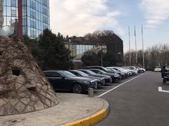 -亮马河大厦停车场