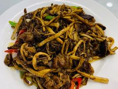 茶树菇炒肥牛-宝发园名菜馆