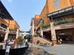 -王府井奥莱临潼小镇(临潼店)