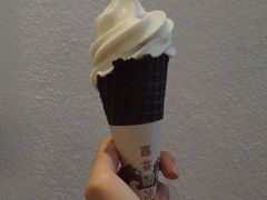 椰椰脆筒-喜茶(上海打浦桥日月光gelato lab+店)