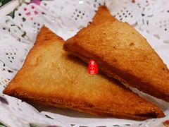 咖喱吞拿鱼角-喜莲咖啡