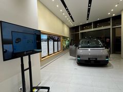 -理想汽车(世纪汇店)