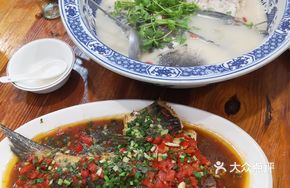One Fish, Two Dishes [Fish Head Soup, Pickled Chili Fish]