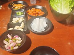 -肉甲韩国木炭烤肉(新壹街1店)