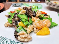 羊肚菌核桃仁炒虾球-云海肴云南菜(曲江大悦城店)