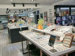 -宏宇眼镜蔡司依视路折扣店(兆佳眼镜城店)