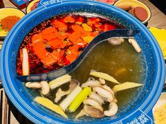 重庆红油经典鸳鸯锅-王歘歘·chuǎ火锅(五道营店)