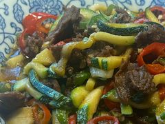 南瓜丝黄牛肉-头上红煨盐鸡·非遗院子餐厅