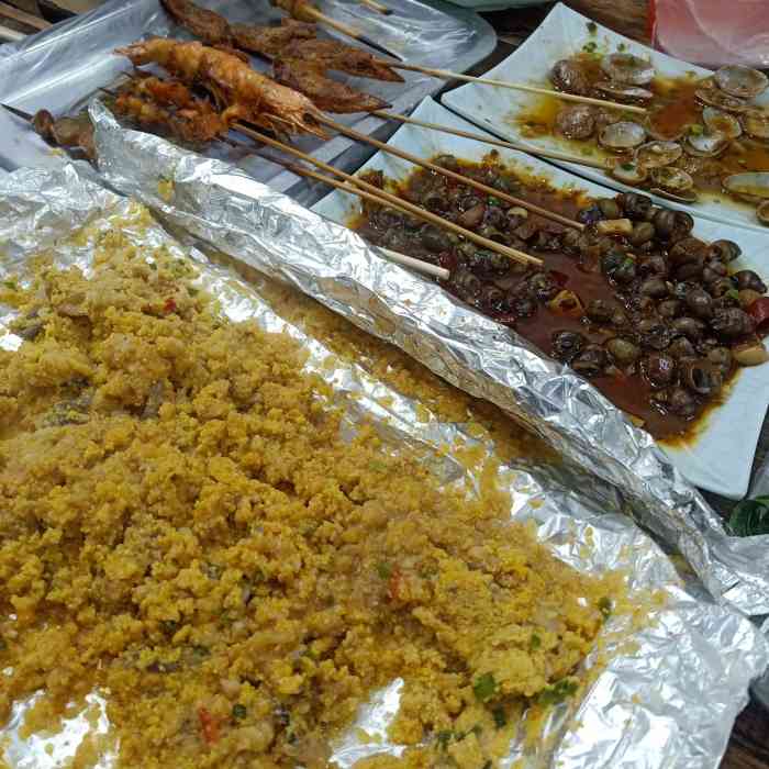 胡记烧烤-"晚上跟朋友想吃烧烤 开到渭西这吃的是挺多.