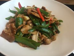 -鱼鲜饭香·招牌汽锅剁椒鱼头王