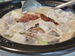 芋头腊味煲-品泉餐厅·大盆鱼·走地鸡