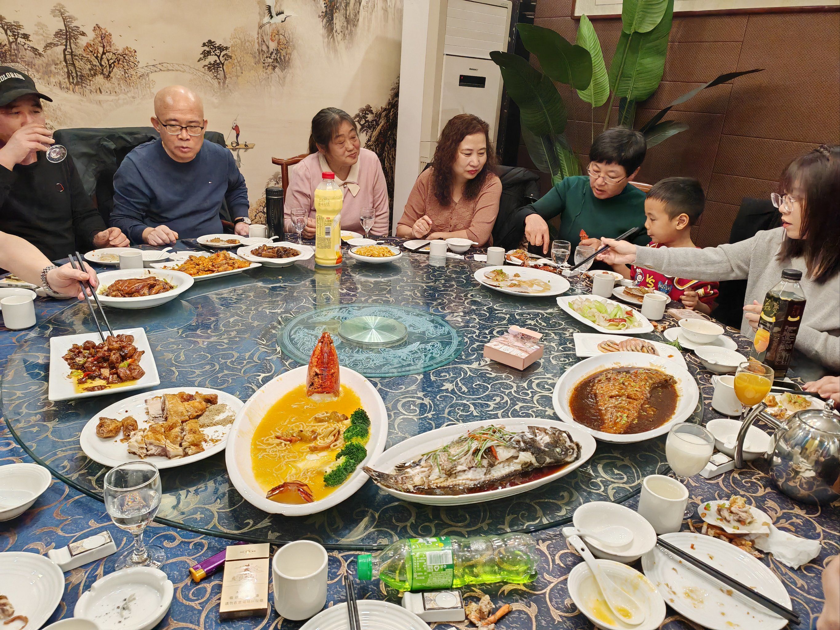 丰盛的宴席,美味的菜肴,为婚礼增色添彩