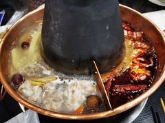 鸳鸯锅-楼外楼大刀肉传统火锅居(幸福街店)