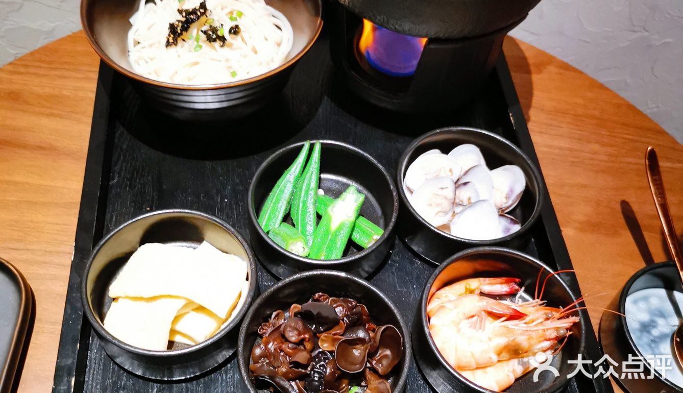    奶茶店也“玩火”[疑问]奶茶plus火锅，双倍的快落
