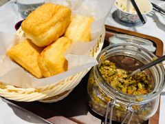 包尔萨克配牛肉炒咸菜-丝路有约·西域美食