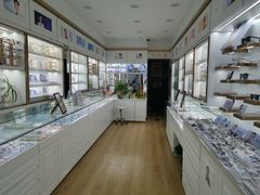 -翰佐蔡司小乐圆·依视路星趣控·暴龙眼镜折扣店