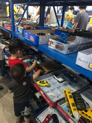 -逝水玩具折扣店