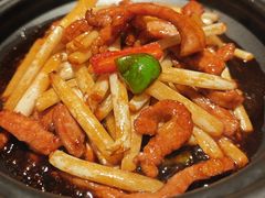 花生芽炒松板肉-卯时·精致锡帮菜(惠山古镇店)