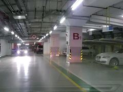 -环球港-停车场