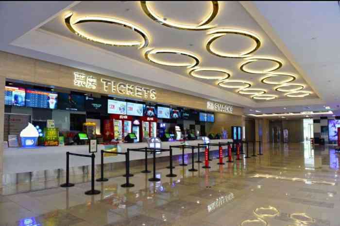 保利国际影城(森林摩尔店)-"座椅很舒服,前后座位间距也挺大,除了有点