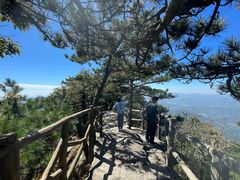 -罗田薄刀峰风景区