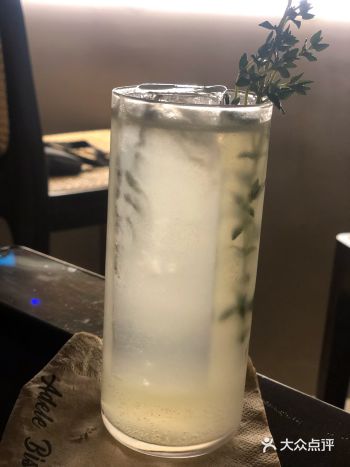 高雄路除了有着好玩的咖啡小店外 鸡尾酒的选择也渐渐丰