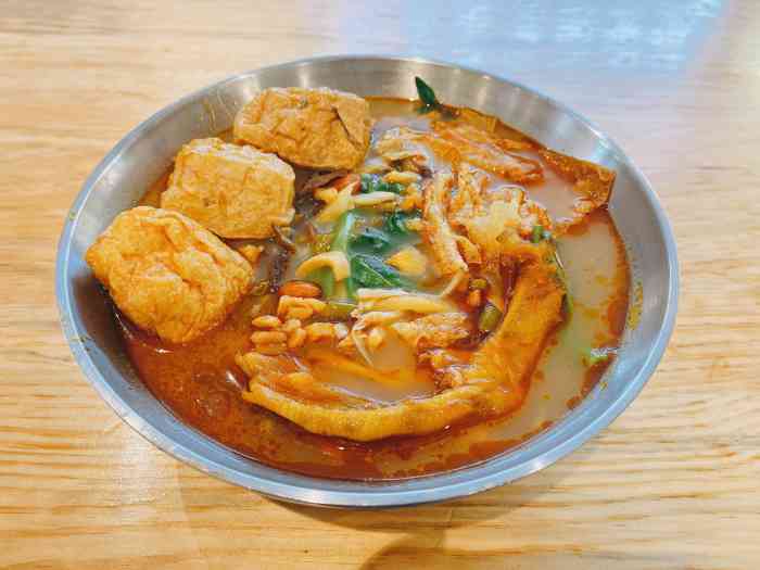 这次到南宁出差,想着怎么也要去吃一次正宗螺蛳粉