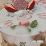 手作春日限定，樱花🌸味的草莓🍓慕斯
