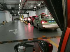 -虹桥天地-停车场