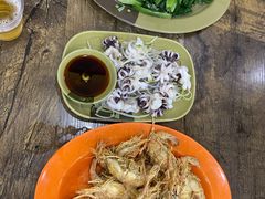 咸蛋黄炒虾-贞姨美食·老字号海鲜大排档