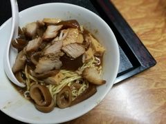 -松树干拌面店