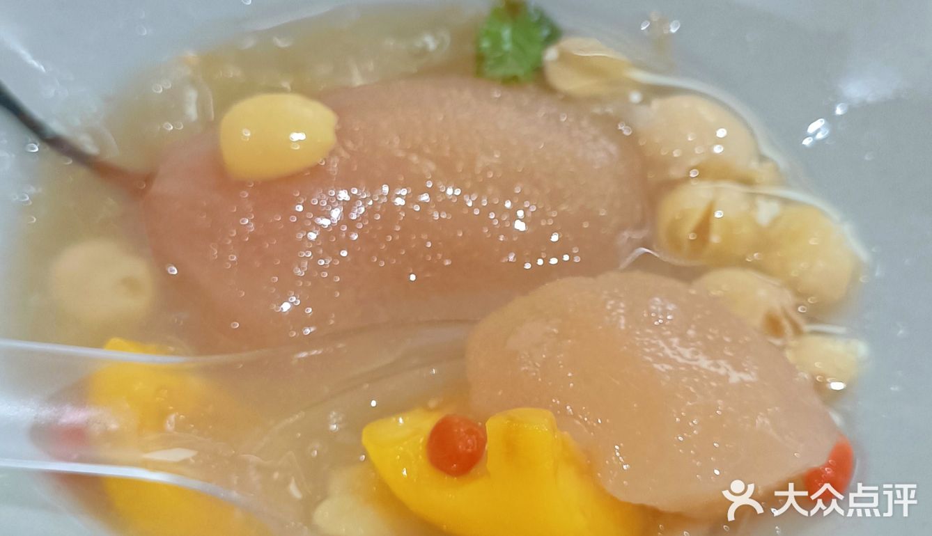 谁家甜汤里放了一整颗雪梨呀[憨笑]