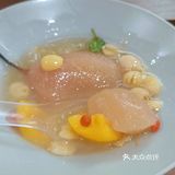 谁家甜汤里放了一整颗雪梨呀[憨笑]